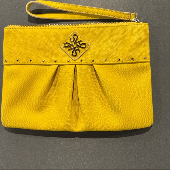 SIMPLY VERA Vera Wang Wristlet Yellow Tucker Clutch - Picture 1 of 4